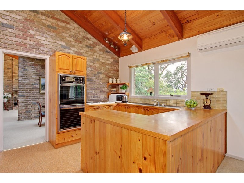 6 Braeside Drive, Launching Place VIC 3139