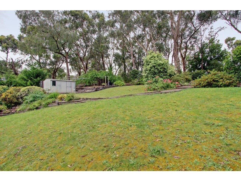 6 Braeside Drive, Launching Place VIC 3139