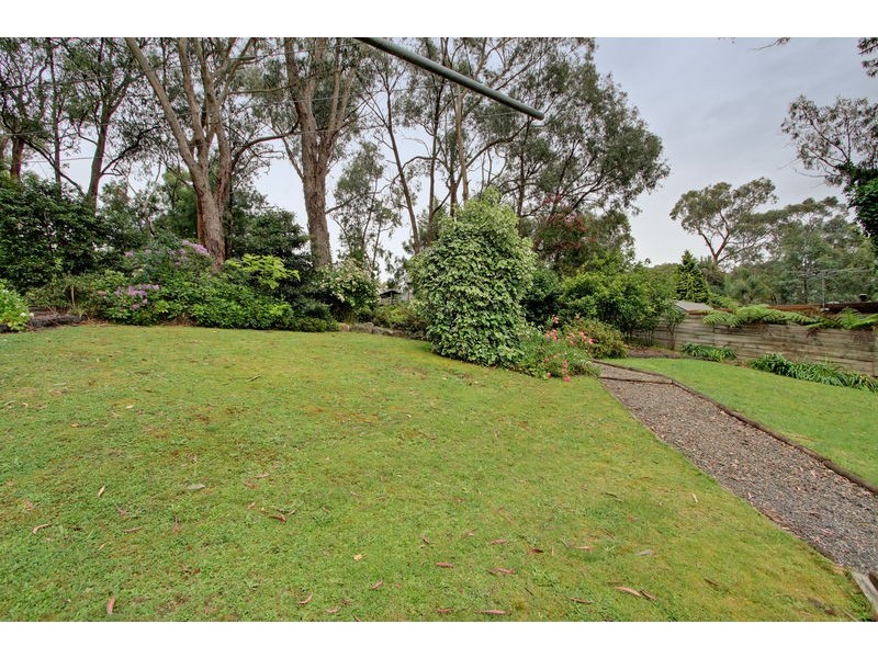 6 Braeside Drive, Launching Place VIC 3139