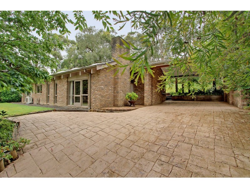 6 Braeside Drive, Launching Place VIC 3139