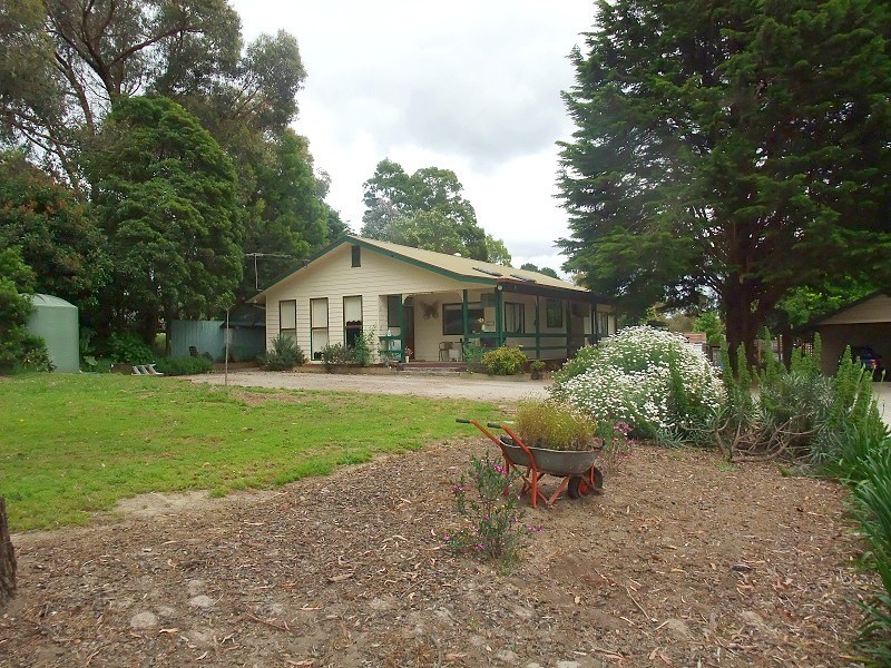 9 Railway Road, Seville VIC 3139
