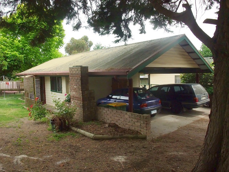 9 Railway Road, Seville VIC 3139
