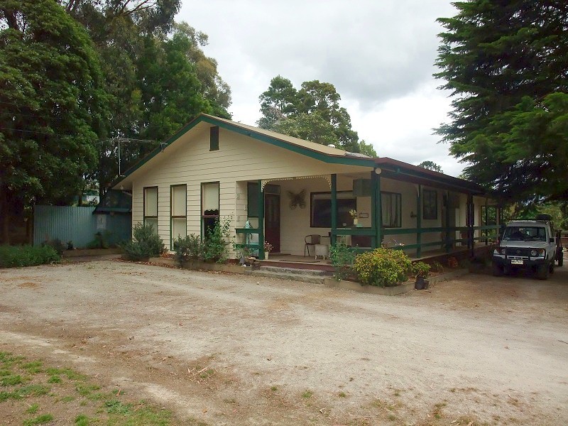 9 Railway Road, Seville VIC 3139