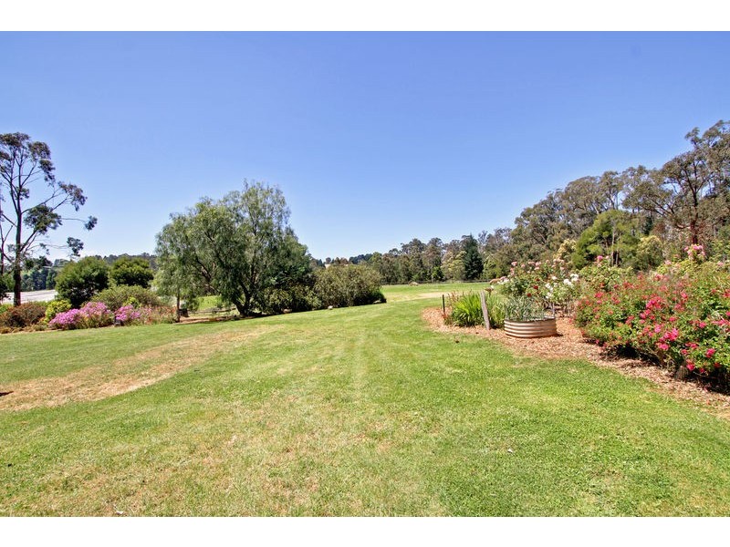 45 Lewis Road, Wandin North VIC 3139