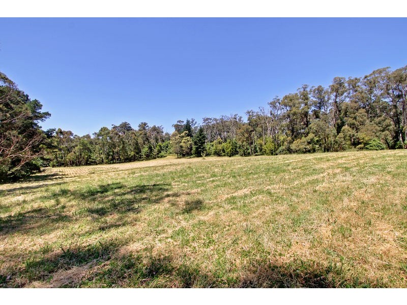 45 Lewis Road, Wandin North VIC 3139