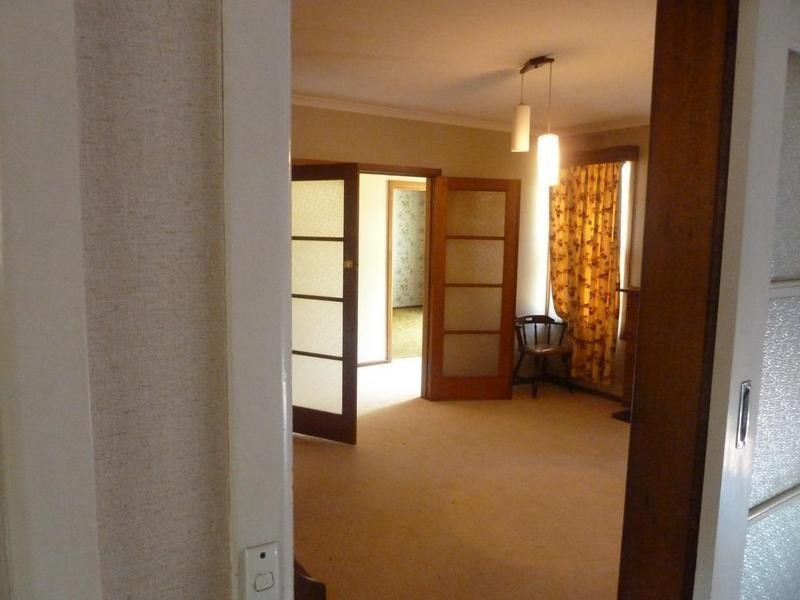 37 Old Lilydale Road, Ringwood East VIC 3135