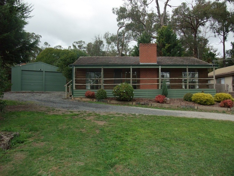 30 Weymar Cres, Wandin North VIC 3139