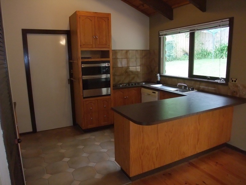 30 Weymar Cres, Wandin North VIC 3139