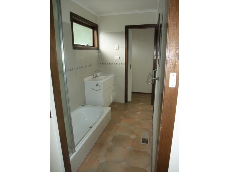 30 Weymar Cres, Wandin North VIC 3139