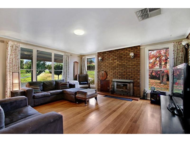 25 Wallace Road, Seville VIC 3139