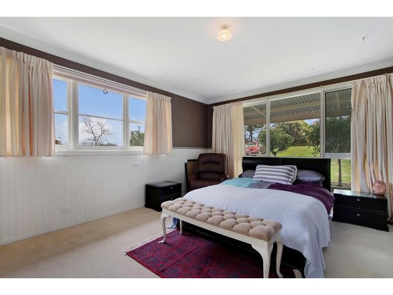 25 Wallace Road, Seville VIC 3139