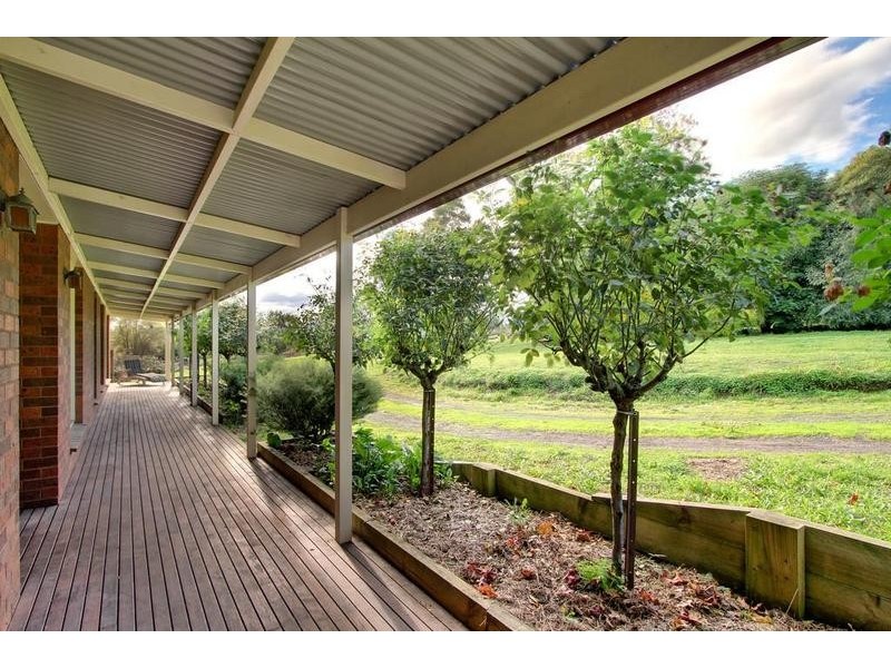 25 Wallace Road, Seville VIC 3139