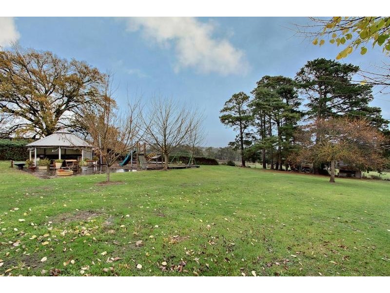 25 Wallace Road, Seville VIC 3139