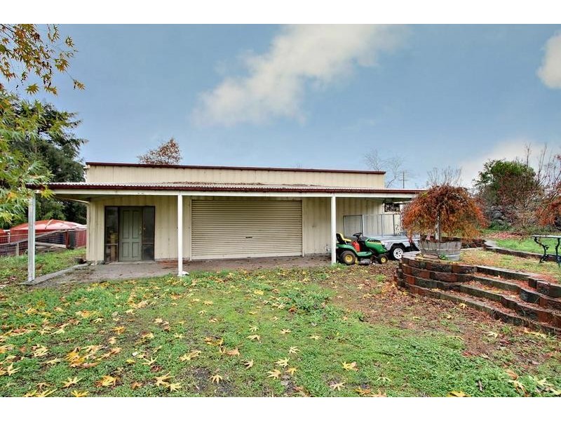 25 Wallace Road, Seville VIC 3139