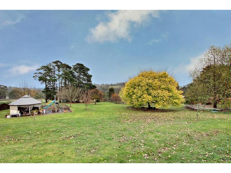 25 Wallace Road, Seville VIC 3139