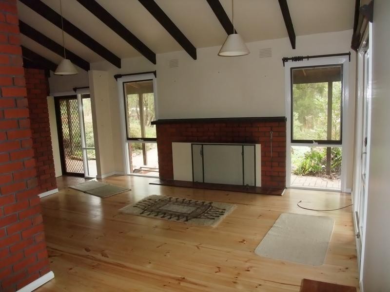 55 Railway Parade, Wandin North VIC 3139