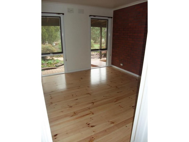 55 Railway Parade, Wandin North VIC 3139