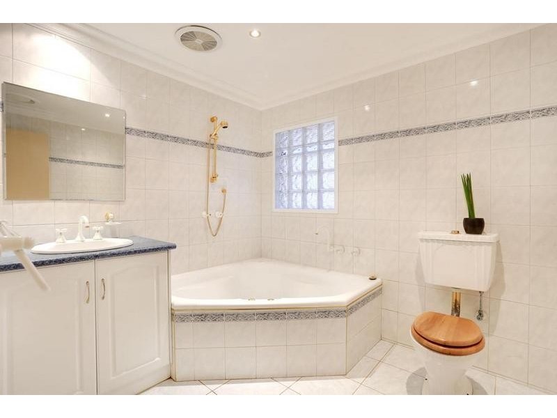 6 Capri Close, Seville VIC 3139