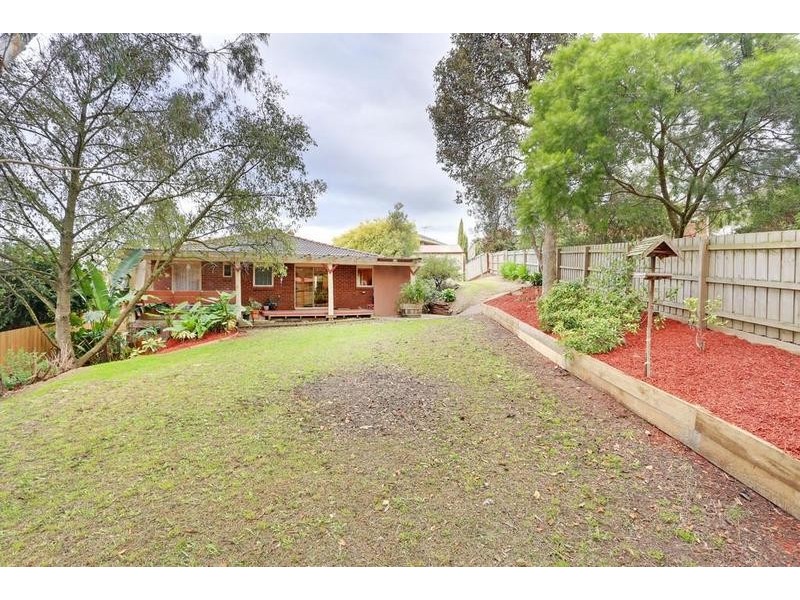 6 Capri Close, Seville VIC 3139