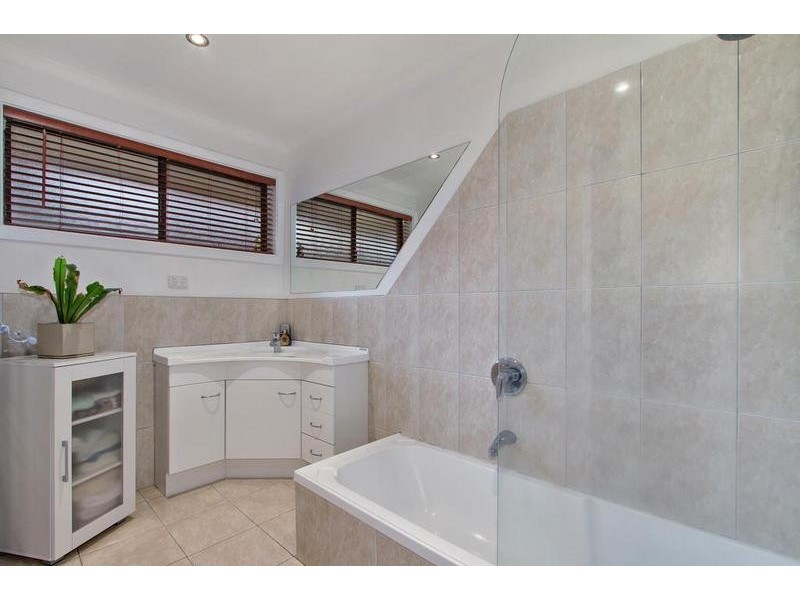 1 Valley Road, Seville VIC 3139