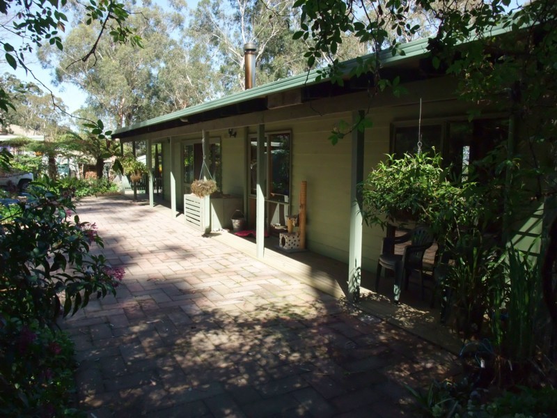1675 Don Road, Launching Place VIC 3139