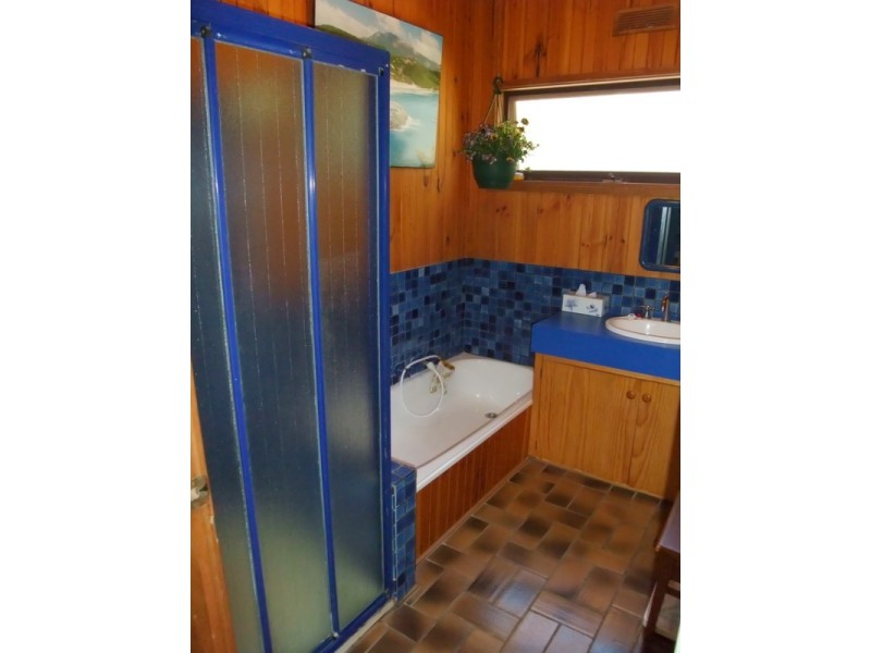 1675 Don Road, Launching Place VIC 3139