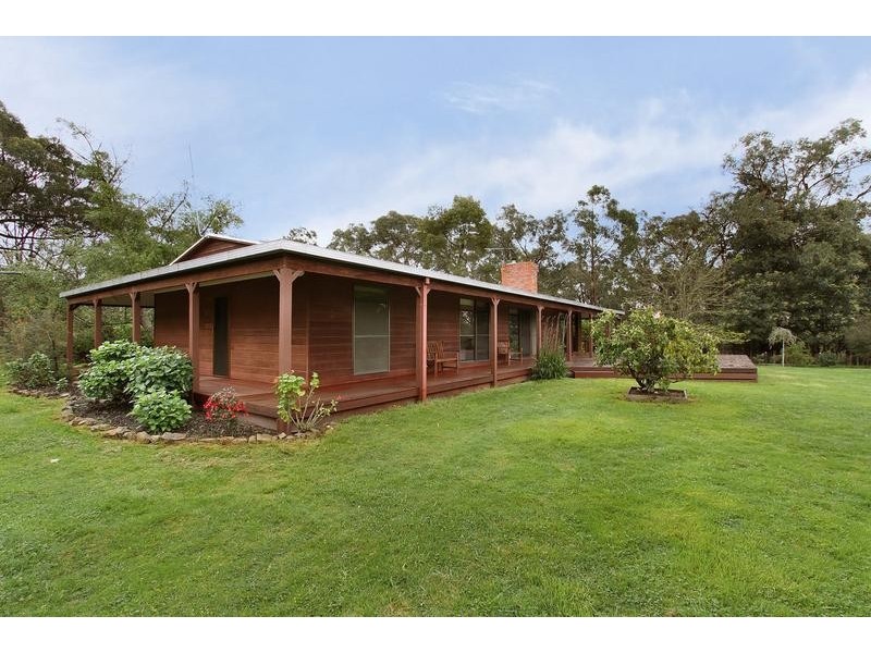 8 Sunnyside Road, Seville VIC 3139