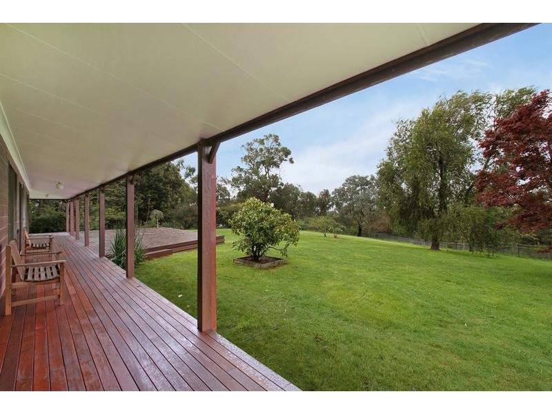 8 Sunnyside Road, Seville VIC 3139