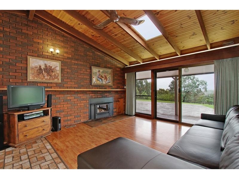 8 Sunnyside Road, Seville VIC 3139