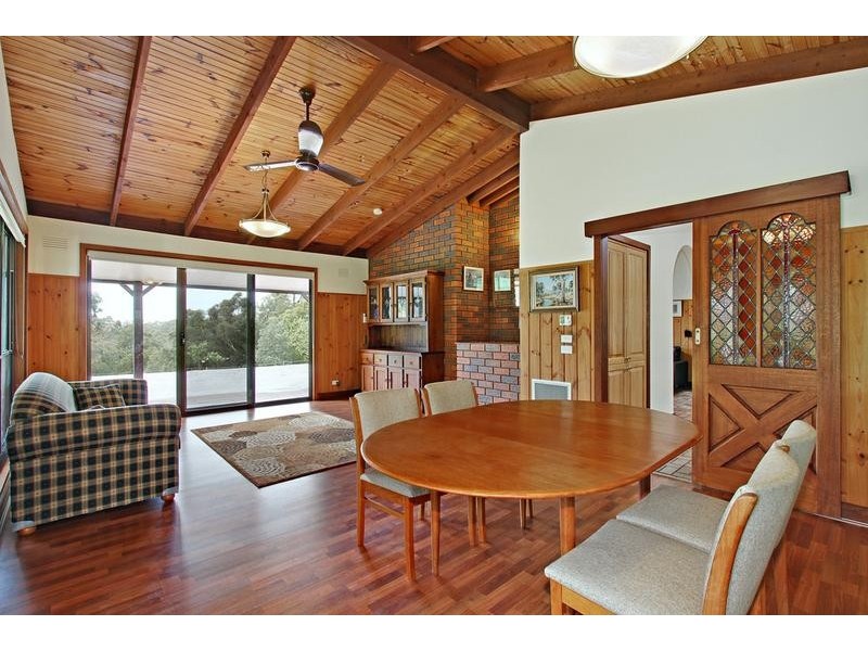 8 Sunnyside Road, Seville VIC 3139