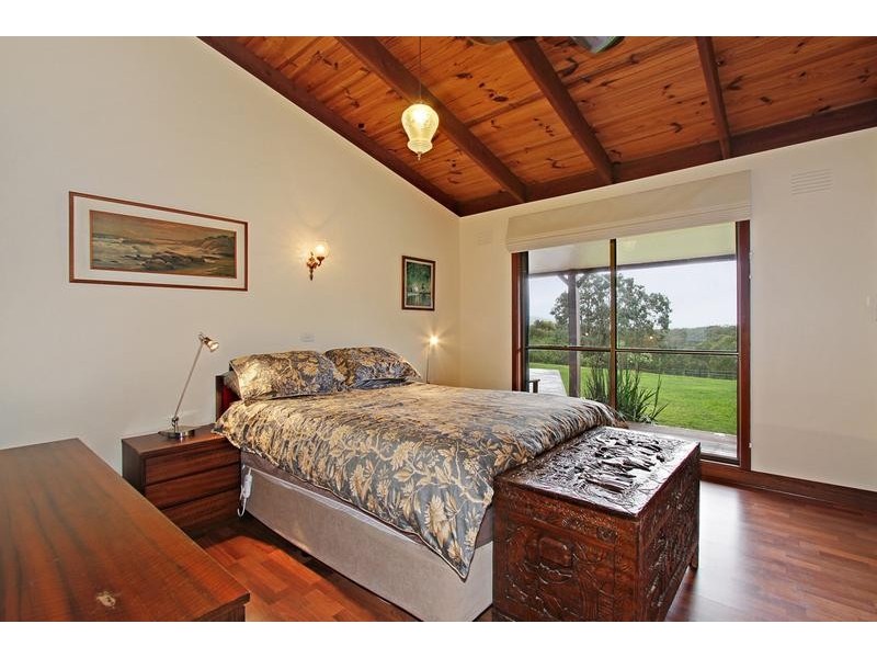 8 Sunnyside Road, Seville VIC 3139