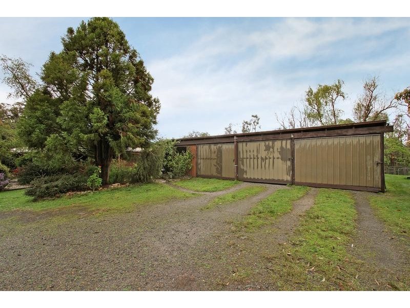 8 Sunnyside Road, Seville VIC 3139