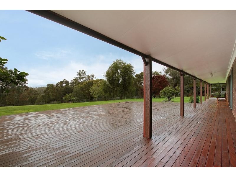 8 Sunnyside Road, Seville VIC 3139