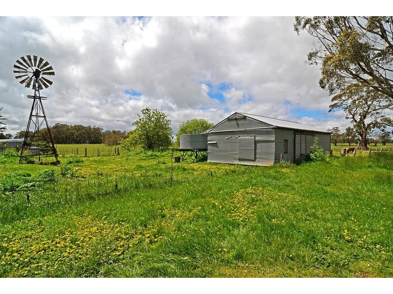 424 (RSD 121) Ballarat – Daylesford Road, Pootilla VIC 3352