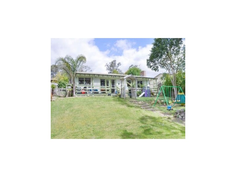 25 Dean Cres, Launching Place VIC 3139