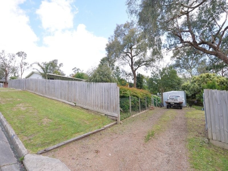 25 Dean Cres, Launching Place VIC 3139