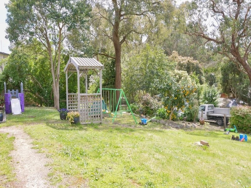 25 Dean Cres, Launching Place VIC 3139