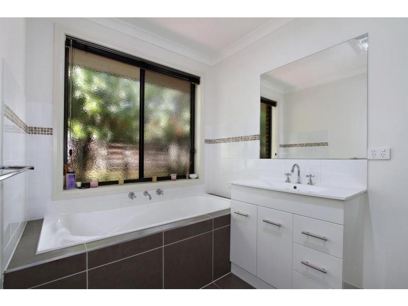 13 Read Road, Seville VIC 3139