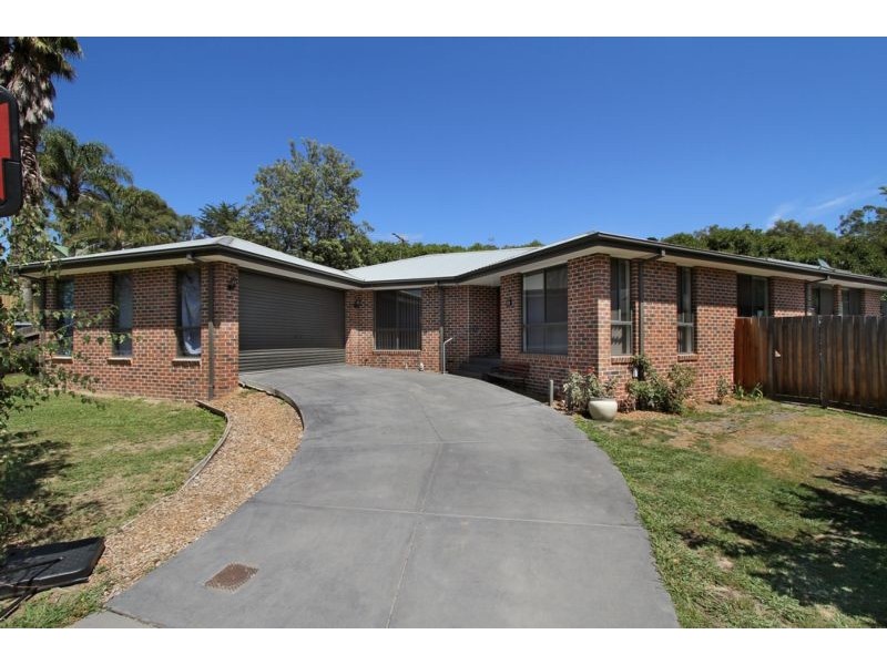 13 Read Road, Seville VIC 3139