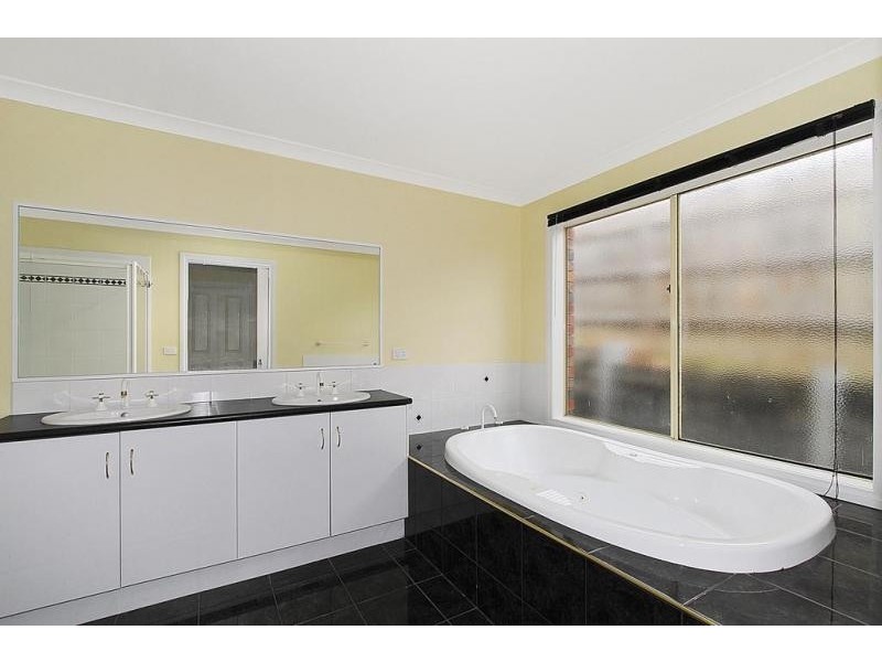 5 Pignataro Court, Wandin North VIC 3139