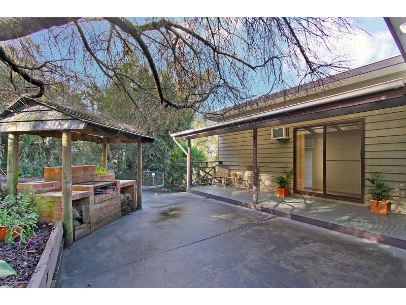 27 Eastview Avenue, Seville VIC 3139