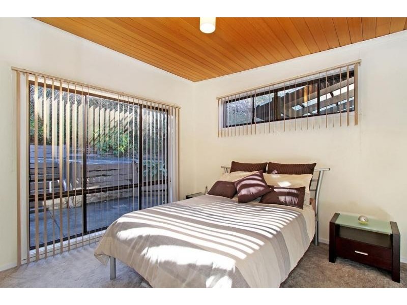 27 Eastview Avenue, Seville VIC 3139