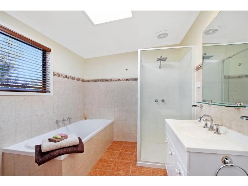 27 Eastview Avenue, Seville VIC 3139