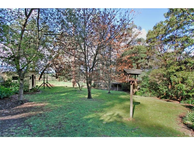 27 Eastview Avenue, Seville VIC 3139