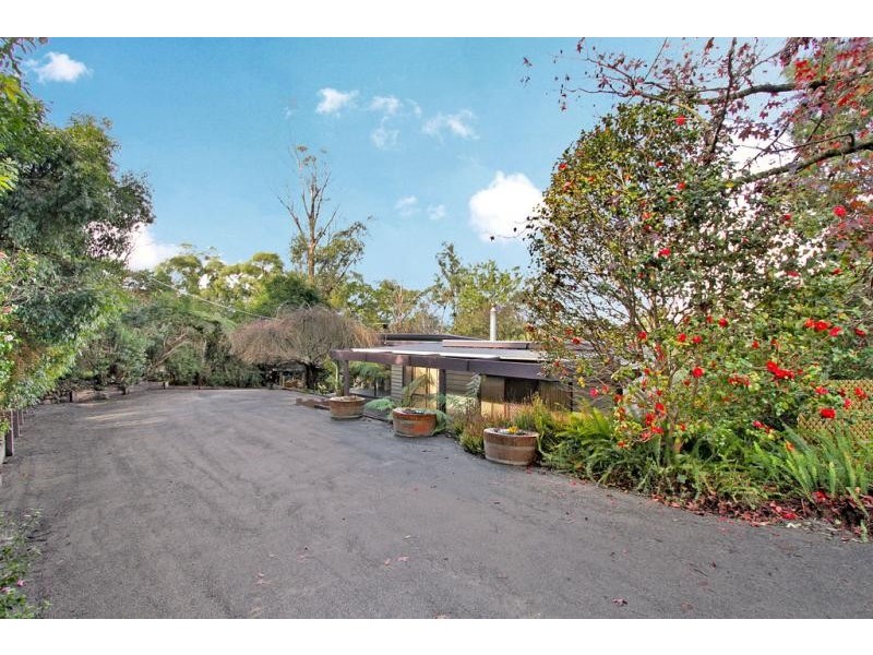 27 Eastview Avenue, Seville VIC 3139