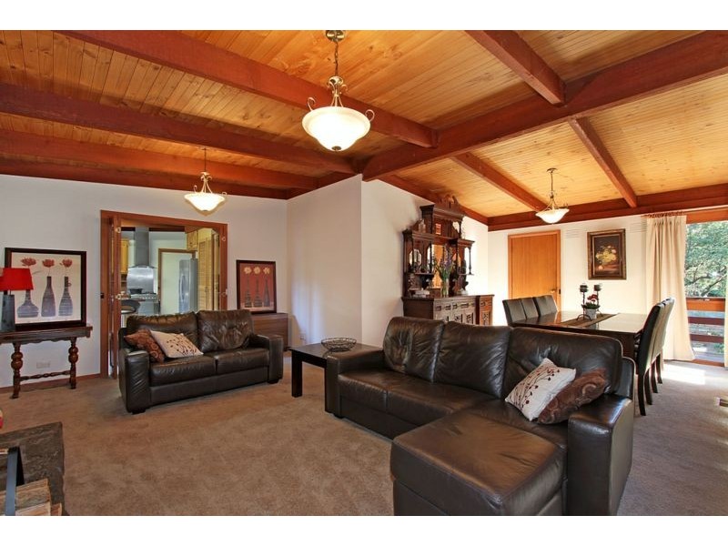 27 Bickleigh Vale Road, Mooroolbark VIC 3138