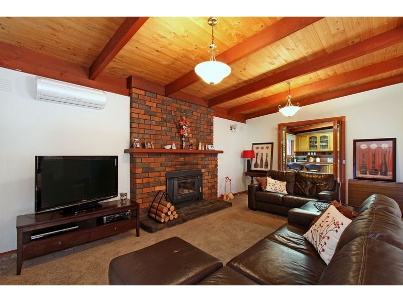 27 Bickleigh Vale Road, Mooroolbark VIC 3138