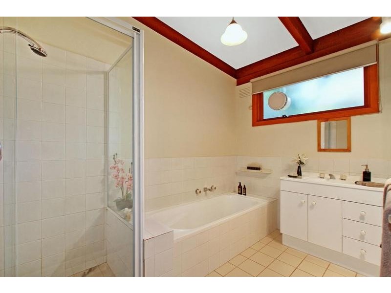 27 Bickleigh Vale Road, Mooroolbark VIC 3138