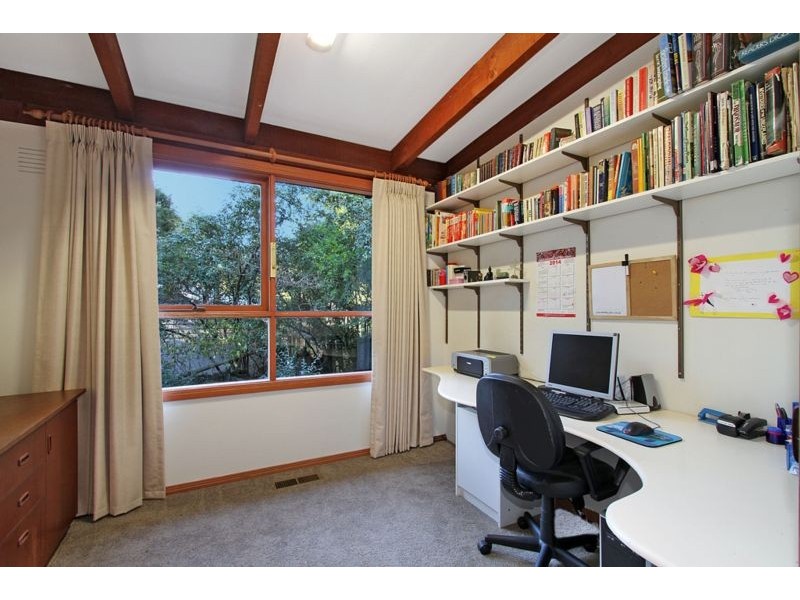 27 Bickleigh Vale Road, Mooroolbark VIC 3138