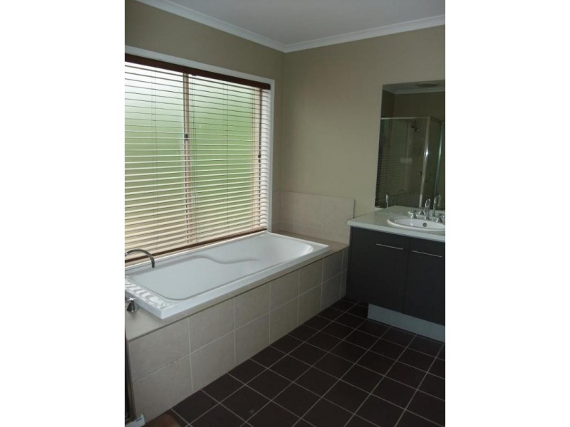 10 Sirocco Court, Wandin North VIC 3139